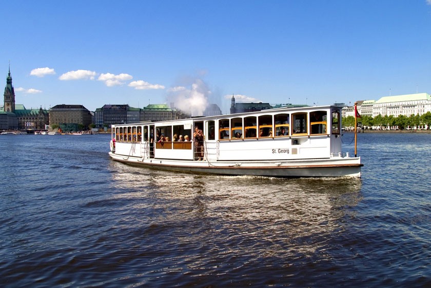 Alsterrundfahrt mit dem Alsterdampfer auf Binnen- und Außenalster