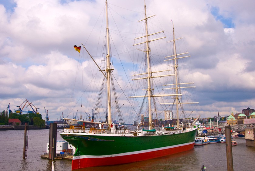 Rickmer Rickmers Museumsschiff im Hamburger Hafen