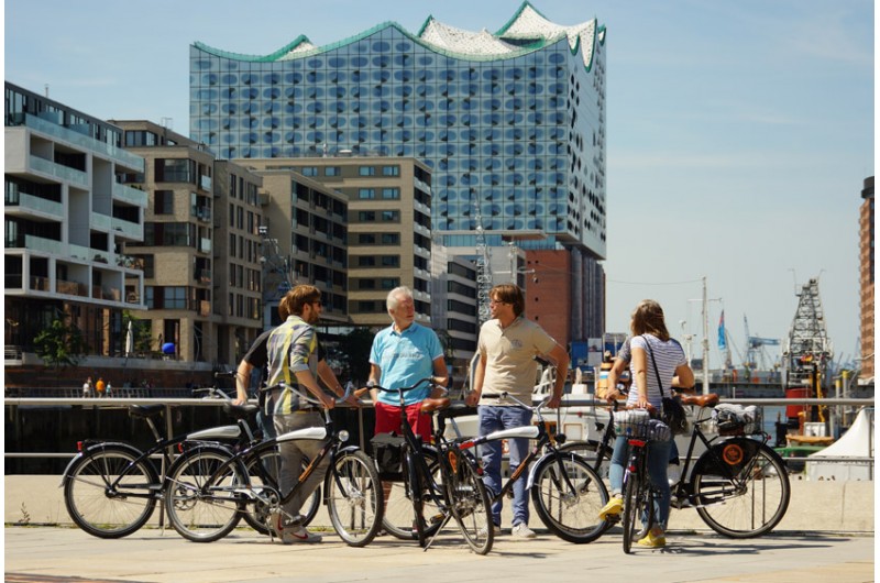 Mit der Fahrradtour vorbei an der Elbphilharmonie in Hamburg