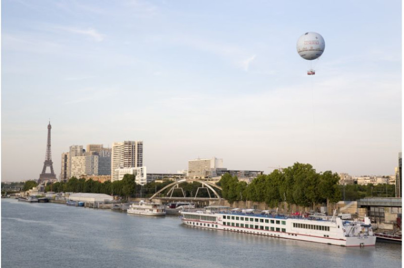 Heißluftballon über Paris