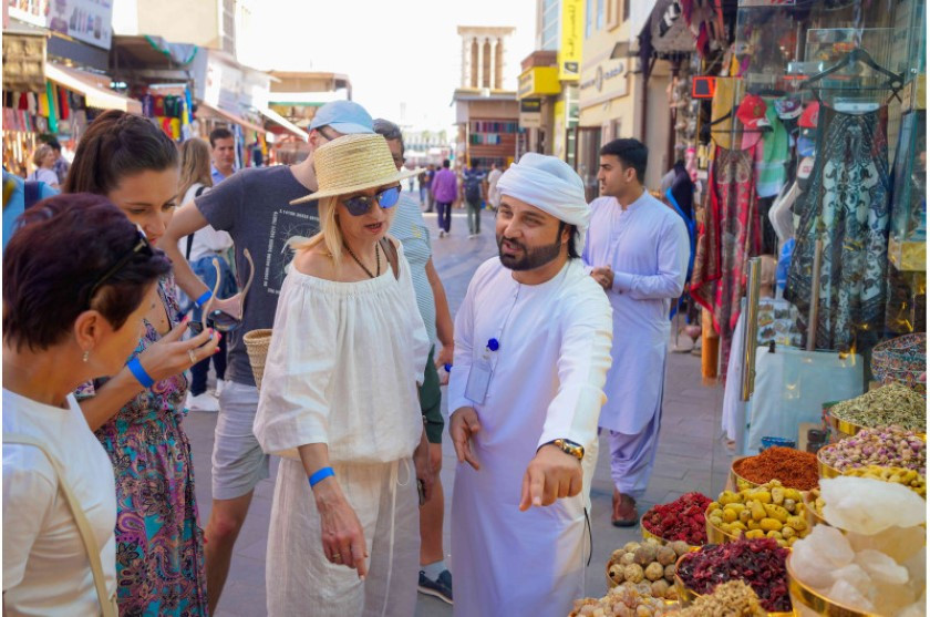 Dubai Walking Tour: Altstadt, Abra-Fahrt, Souks, Heritage House & Street Food