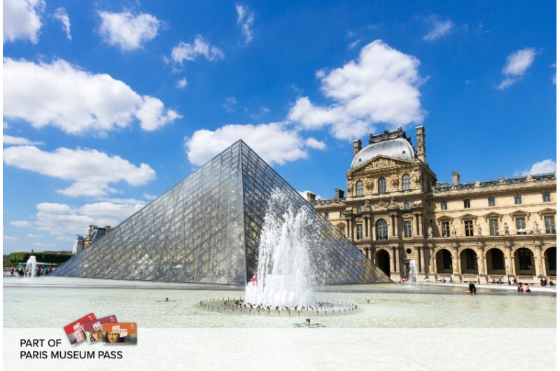 Brunnen vor dem Louvre