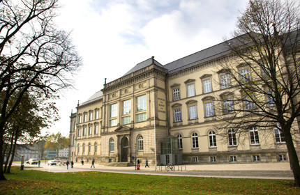 1557828476_Museum-fuer-Kunst-und-Gewerbe01-Aussenansicht1-©-MKK-Foto-Marcelo-Hernandez.jpg