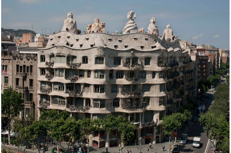 1693551843_casa-mila-la-pedrera-von-gaudi-aussenansicht.jpg